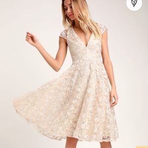 Lulu’s Jacqueline Champagne Floral Backless XL NWT